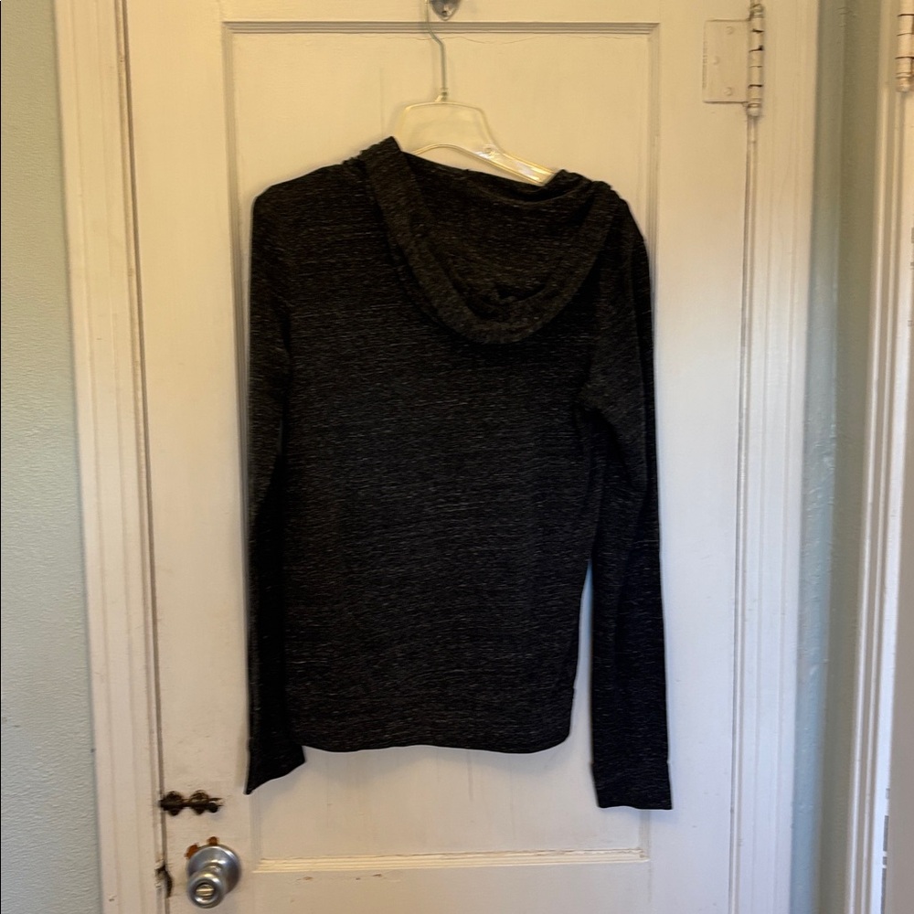 5th & Ocean Women's Black and Yellow Pittsburgh Pirates lightweight Sweater - Picture 3 of 3